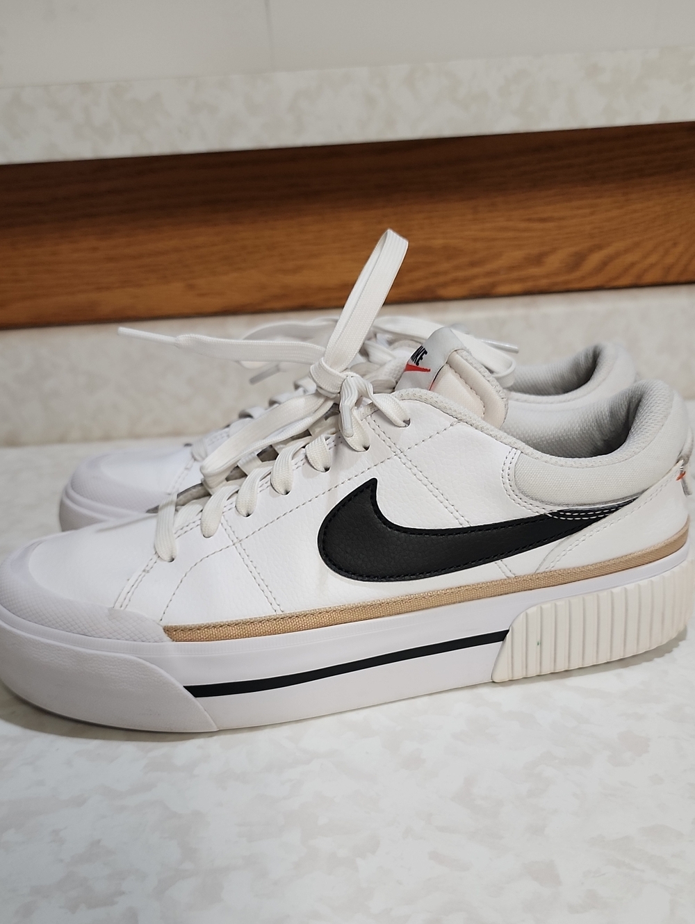 Nike Women's White Low-Top Sneakers with Black Swoosh 9 number 2022